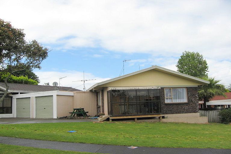 Photo of property in 14b Balgowan Terrace, Conifer Grove, Takanini, 2112