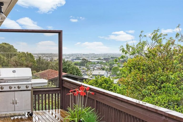 Photo of property in 2/27 Santa Monica Place, Goodwood Heights, Auckland, 2105