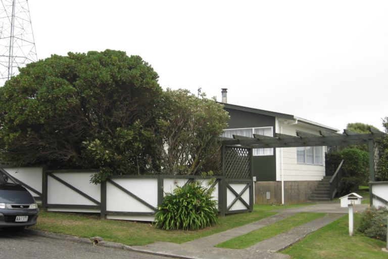 Photo of property in 21 Chetwode Grove, Newlands, Wellington, 6037