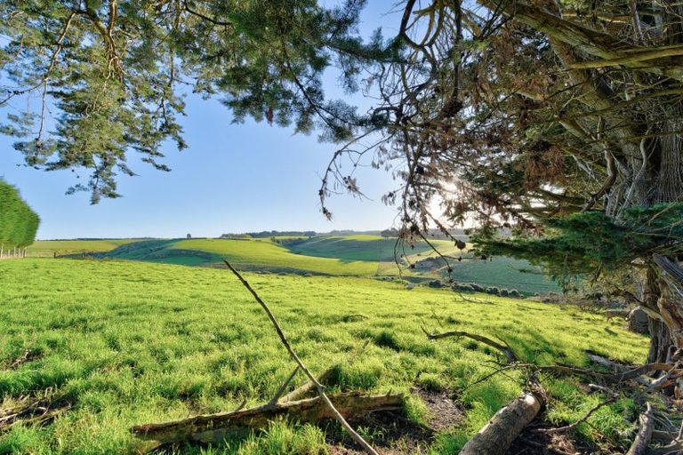 Photo of property in 22 Glenham School Road, Glenham, Wyndham, 9891