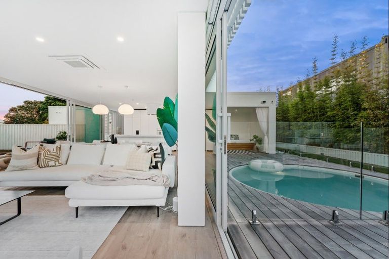 Photo of property in 16 Ida Way, Omaha, 0986