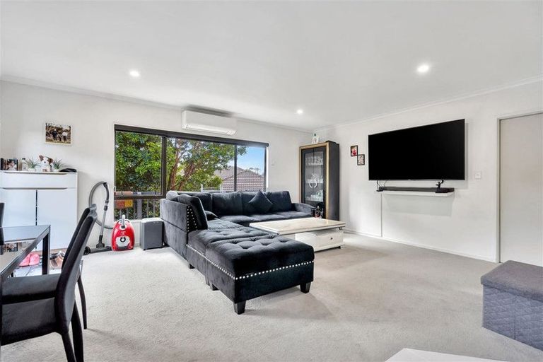 Photo of property in 2/38 Arlette Place, Massey, Auckland, 0614