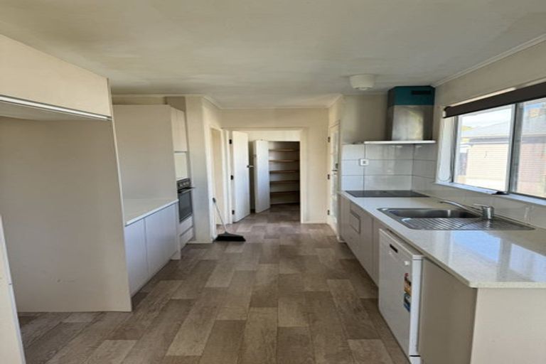 Photo of property in 62 Edgewater Drive, Pakuranga, Auckland, 2010