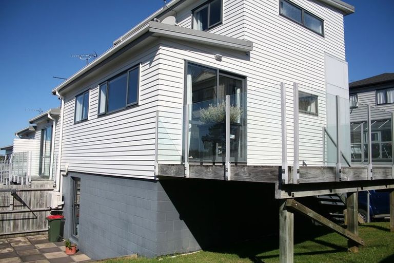 Photo of property in 16b Woodall Place, Totara Vale, Auckland, 0627