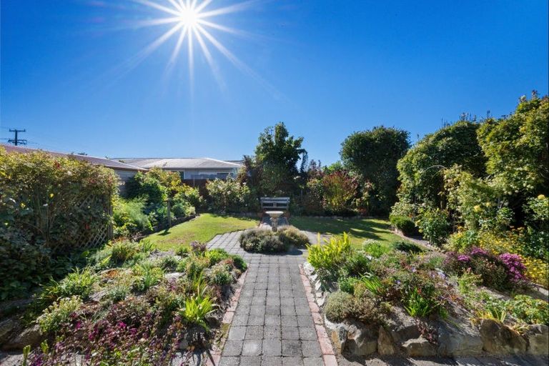 Photo of property in 32 Hutcheson Street, Mayfield, Blenheim, 7201