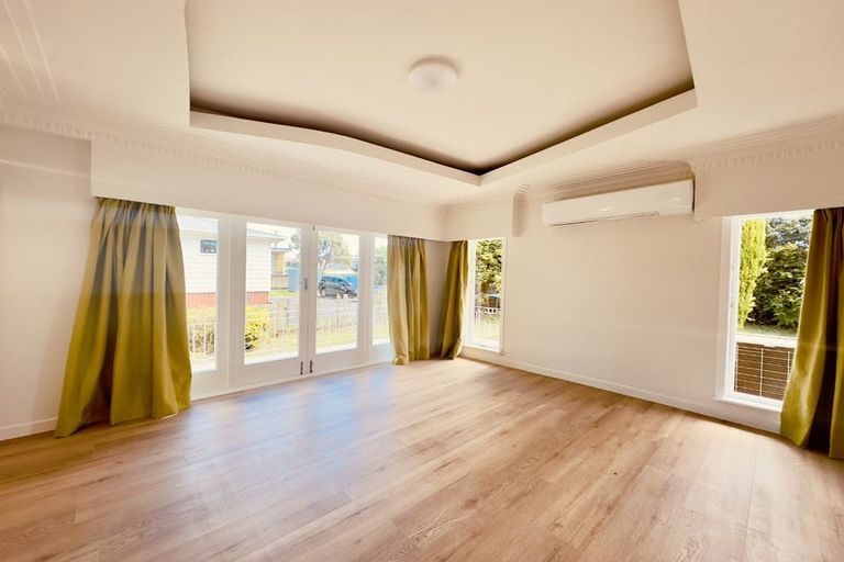 Photo of property in 35 Archibald Road, Kelston, Auckland, 0602