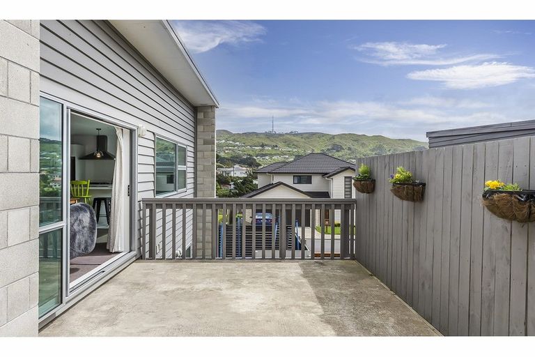 Photo of property in 19 Cresswell Place, Johnsonville, Wellington, 6037