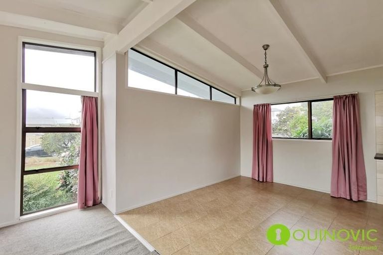 Photo of property in 15 Stephen Avenue, Henderson, Auckland, 0610