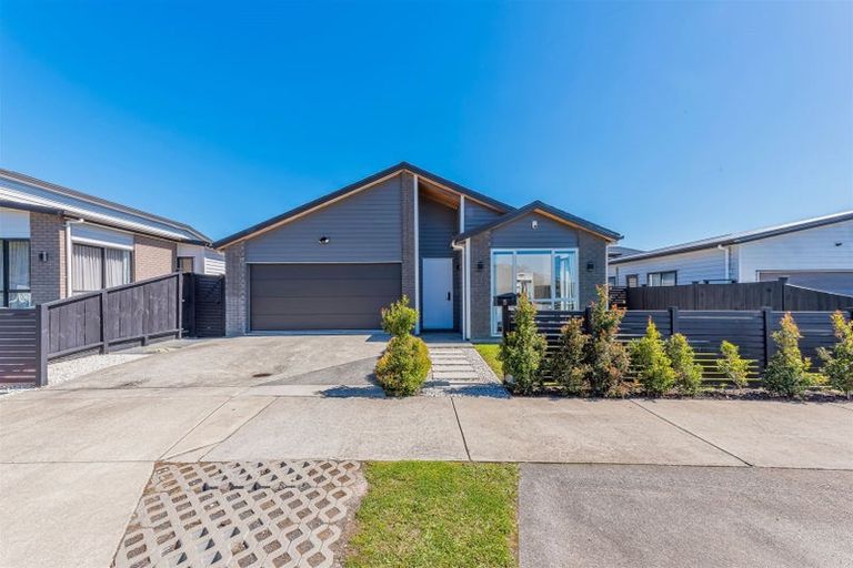 Photo of property in 5 Ropere Street, Kumeu, 0810