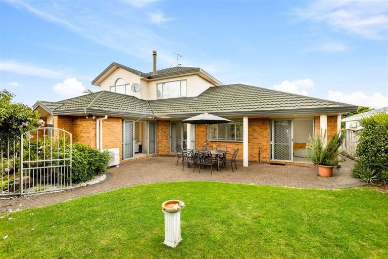 Photo of property in 10 Suncrest Drive, West Harbour, Auckland, 0618