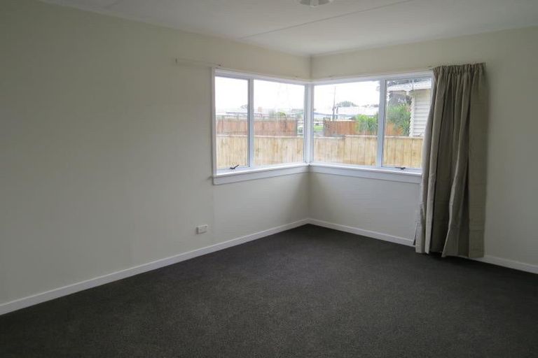 Photo of property in 26 Paritutu Road, Spotswood, New Plymouth, 4310