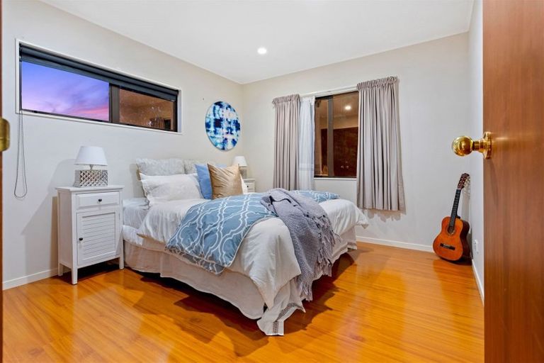 Photo of property in 1109 Scenic Drive North, Swanson, Auckland, 0816