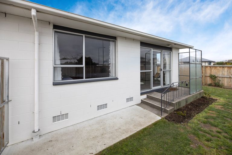 Photo of property in 1/2 Lamorna Road, Parklands, Christchurch, 8083