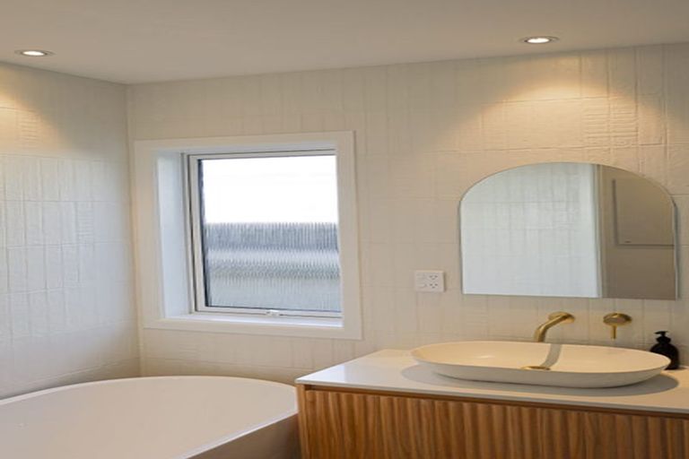 Photo of property in 1/27 Motuora Road, Manly, Whangaparaoa, 0930