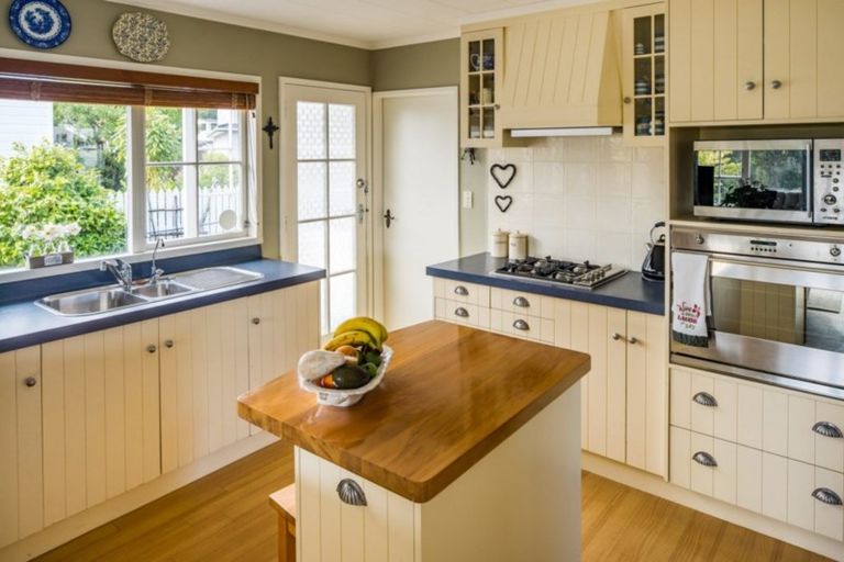 Photo of property in 4 Cassley Crescent, Papakowhai, Porirua, 5024