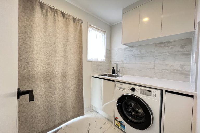 Photo of property in 1/33 Penion Drive, Flat Bush, Auckland, 2023