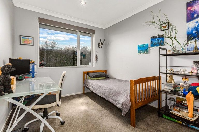 Photo of property in 64 Aotea Drive, Aotea, Porirua, 5024