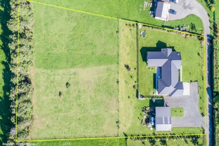Photo of property in 398a Tararua Road, Levin, 5571