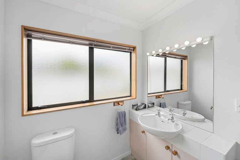 Photo of property in 30 Cranbrook Grove, Waikanae, 5036