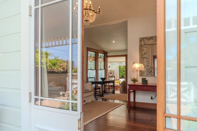 Photo of property in 1 Totara St Rona Bay, Eastbourne, Lower Hutt, 5013