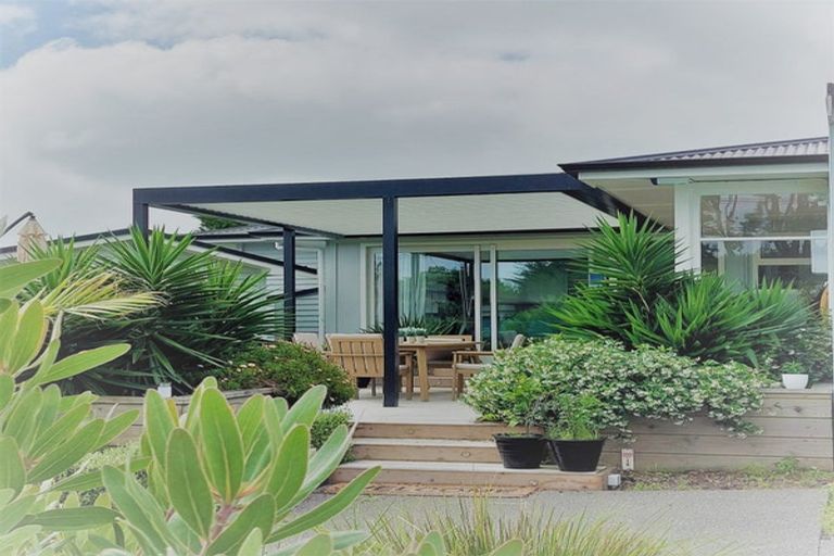 Photo of property in 27 Hona Street, Waikanae Beach, Waikanae, 5036