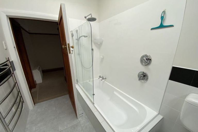 Photo of property in 191 Queens Drive, Lyall Bay, Wellington, 6022