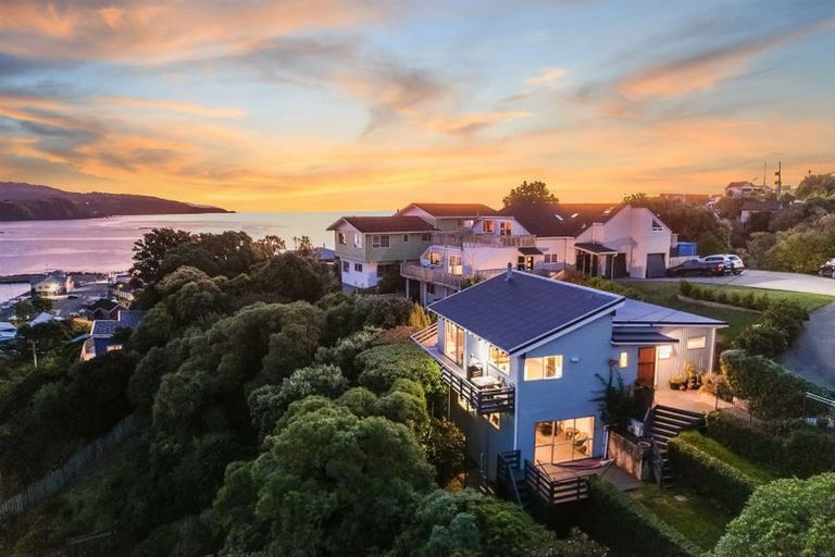 Photo of property in 22 Gordon Road, Plimmerton, Porirua, 5026