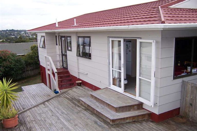 Photo of property in 2/12 Witheford Drive, Bayview, Auckland, 0629