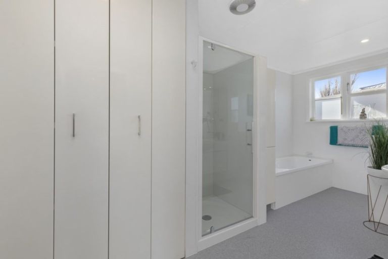 Photo of property in 21 Elizabeth Street, Moera, Lower Hutt, 5010