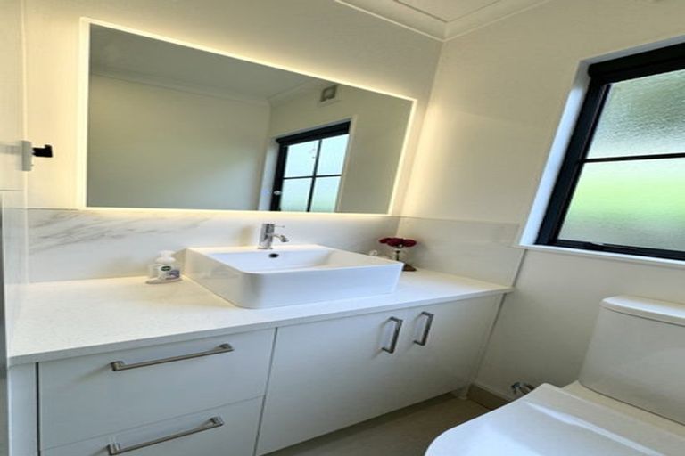 Photo of property in 54 Scarlet Oak Drive, Schnapper Rock, Auckland, 0632