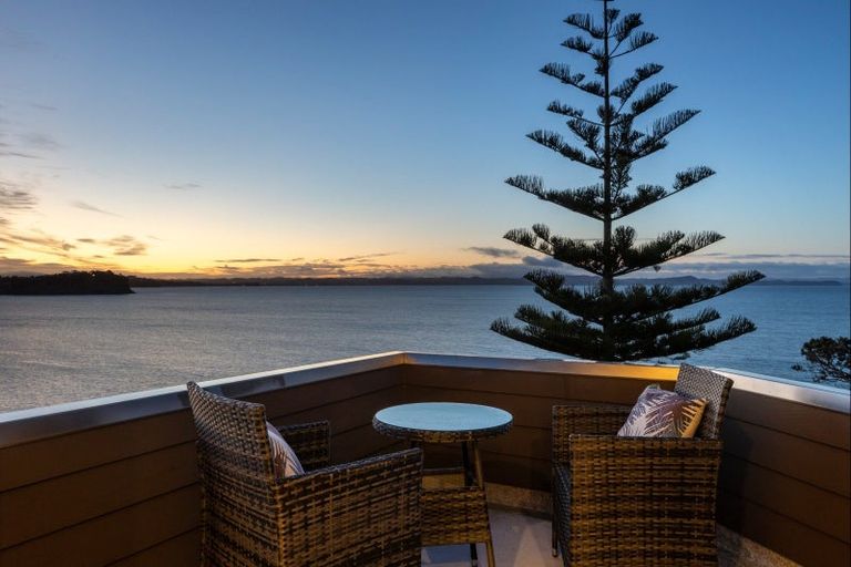 Photo of property in 26 The Crescent, Tindalls Beach, Whangaparaoa, 0930