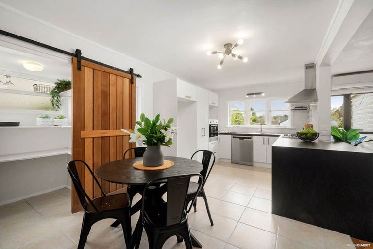 Photo of property in 1/934 East Coast Road, Northcross, Auckland, 0630