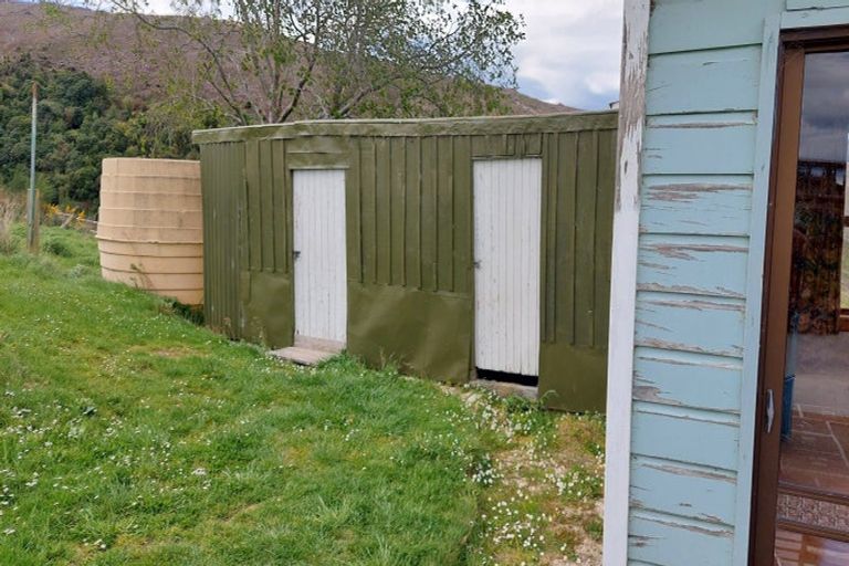 Photo of property in 350 Kowhatu Road, Waihaorunga, Waimate, 7977