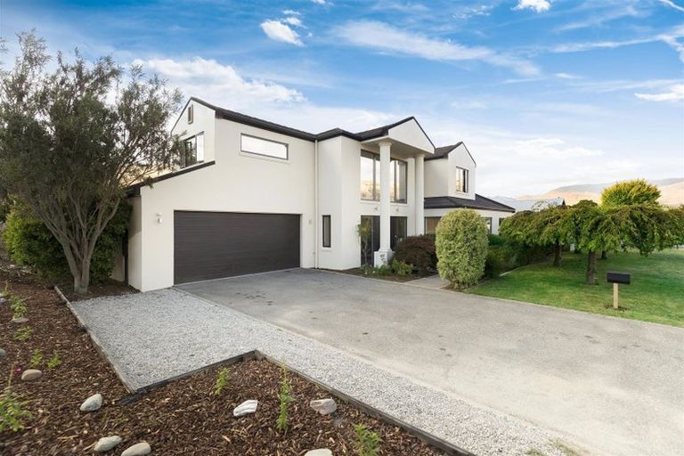 Photo of property in 1 Coburn Place, Lake Hayes, Queenstown, 9304