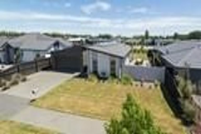 Photo of property in 35 Te Whenu Crescent, Marshland, Christchurch, 8083