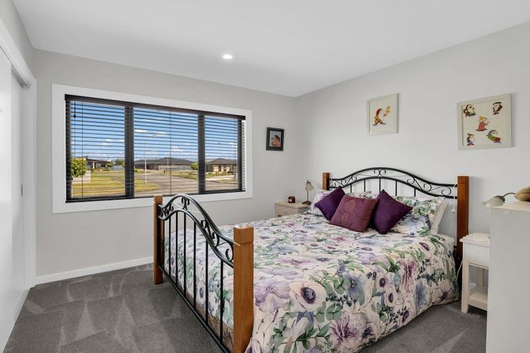 Photo of property in 27 Balrickard Way, Milson, Palmerston North, 4414