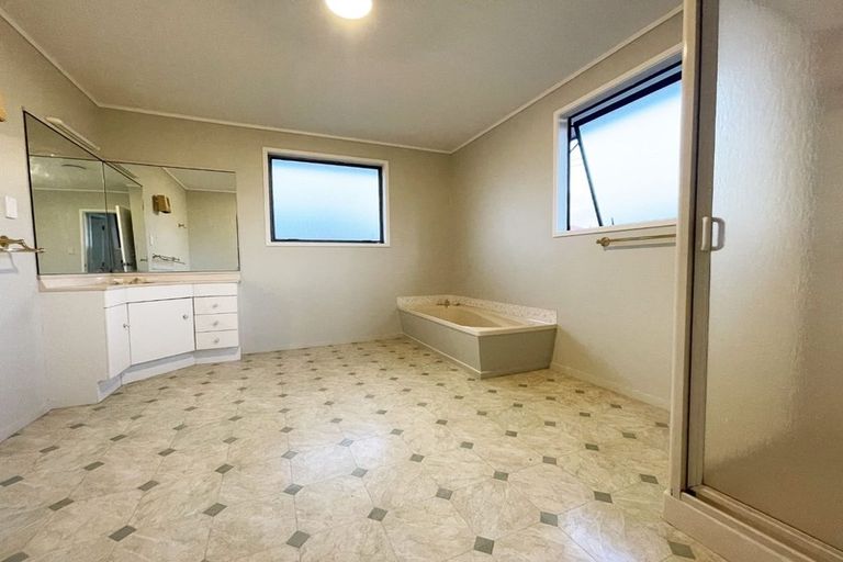 Photo of property in 1/9 Delamare Court, Sunnynook, Auckland, 0632