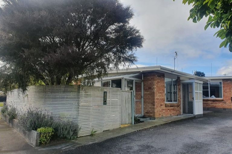 Photo of property in 10 Shortland Street, Lower Vogeltown, New Plymouth, 4310