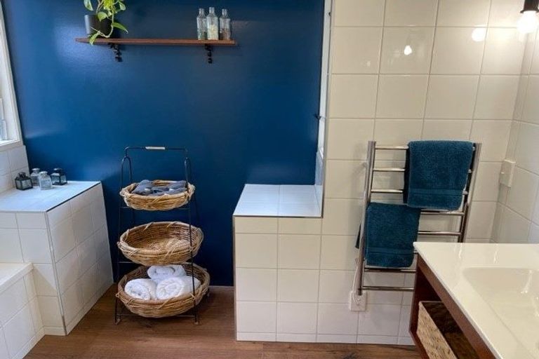 Photo of property in 8 Dalmeny Close, Murrays Bay, Auckland, 0630