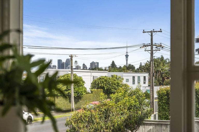 Photo of property in 28 Richmond Avenue, Northcote Point, Auckland, 0627