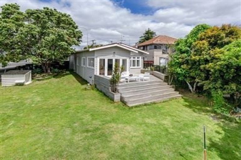 Photo of property in 193 Mokoia Road, Birkenhead, Auckland, 0626