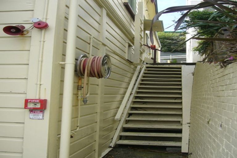 Photo of property in 4 Hawker Street, Mount Victoria, Wellington, 6011