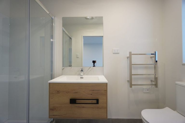 Photo of property in 3/26 Buscomb Avenue, Henderson, Auckland, 0610