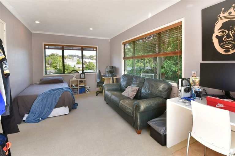 Photo of property in 33a Kia Ora Road, Beach Haven, Auckland, 0626