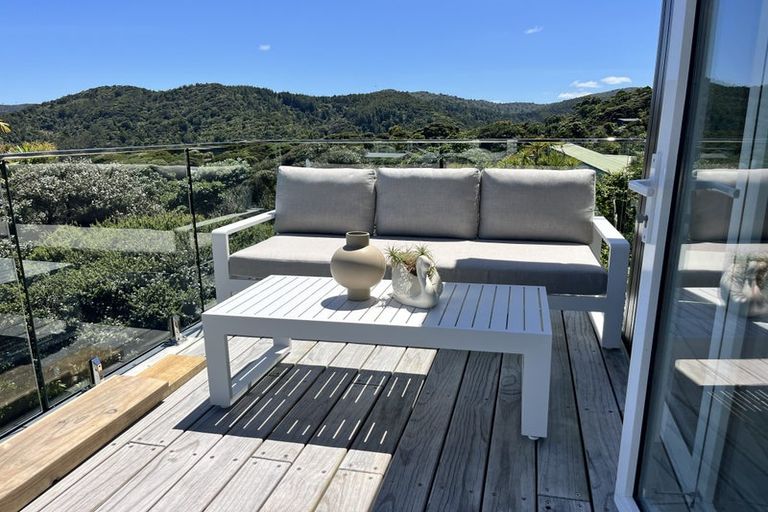 Photo of property in 15 Piha Road, Piha, New Lynn, 0772