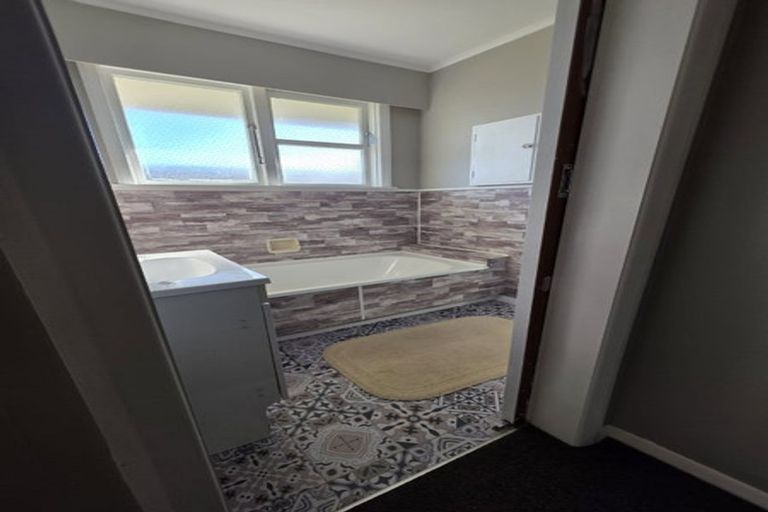 Photo of property in 52 Karaka Crescent, Levin, 5510