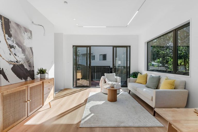 Photo of property in 6/30 Kiteroa Terrace, Rothesay Bay, Auckland, 0630