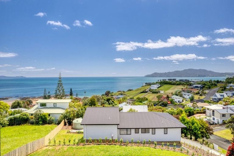 Photo of property in 77 Stratford Drive, Cable Bay, 0420
