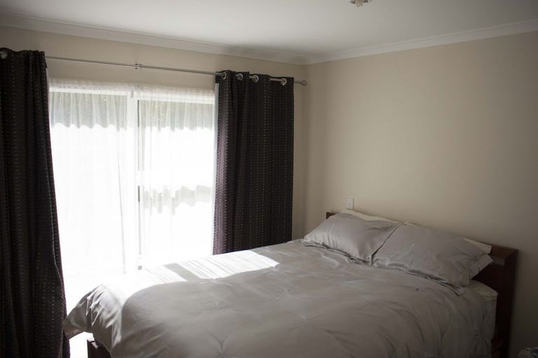 Photo of property in 29a Turville Crescent, Newlands, Wellington, 6037