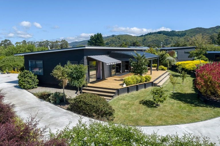 Photo of property in 6 Ataahua Place, Featherston, 5710